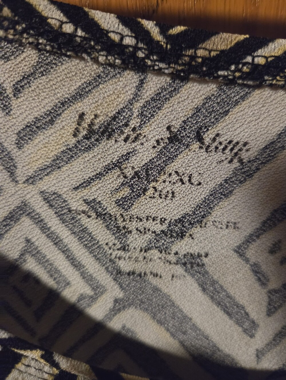 Women's Printed Black and Cream Sleevless Casual Everyday Style. Cant Read Size
